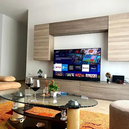 Noah 2 Bedrooms With Free Parking 50 M From Center