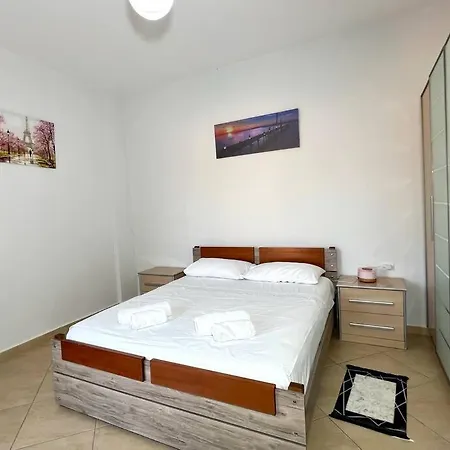 Noah 2 Bedrooms With Free Parking 50 M From Center Vlore