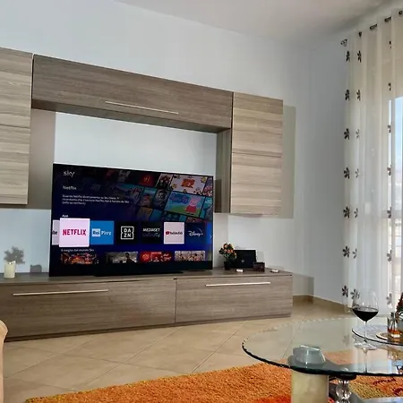 Noah 2 Bedrooms With Free Parking 50 M From Center Apartment