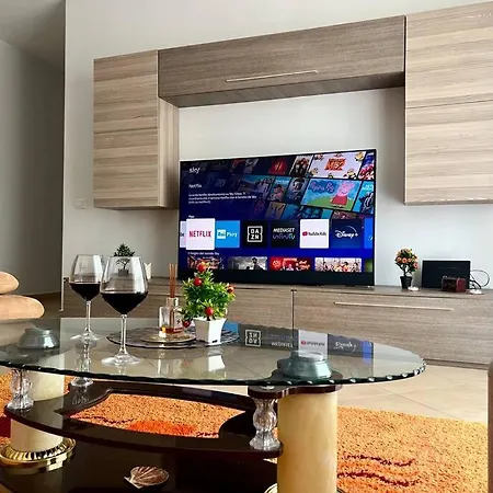 Noah 2 Bedrooms With Free Parking 50 M From Center Apartment