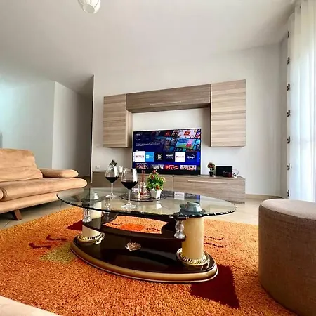 شقة Noah 2 Bedrooms With Free Parking 50 M From Center فلورا