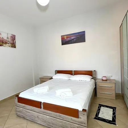 Apartment Noah 2 Bedrooms With Free Parking 50 M From Center Vlorë